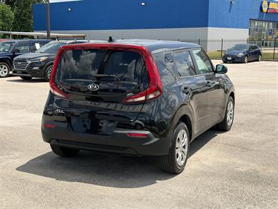2021 Kia Soul LX - Photo 5 - Houston, TX 77070