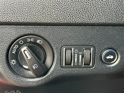 2011 Dodge Charger R/T   - Photo 18 - Houston, TX 77070