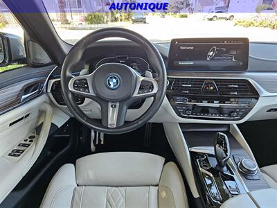 2022 BMW 5 Series 530e   - Photo 25 - Oceanside, CA 92054