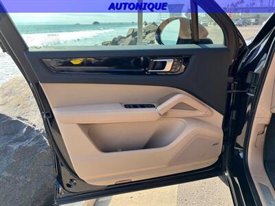 2021 Porsche Cayenne   - Photo 14 - Oceanside, CA 92054