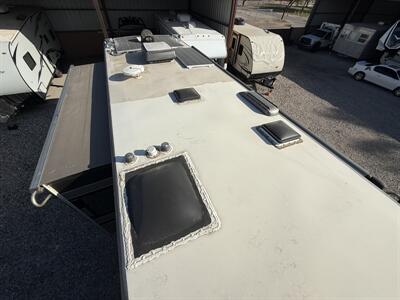 2005 Country Coach Allure 430 Alder Lake 400   - Photo 14 - Marana, AZ 85653