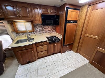 2005 Country Coach Allure 430 Alder Lake 400   - Photo 31 - Marana, AZ 85653