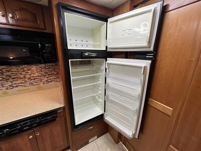 2005 Country Coach Allure 430 Alder Lake 400   - Photo 38 - Marana, AZ 85653