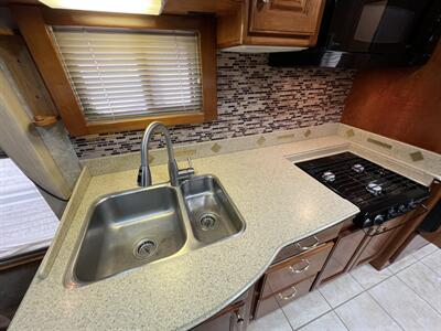 2005 Country Coach Allure 430 Alder Lake 400   - Photo 33 - Marana, AZ 85653