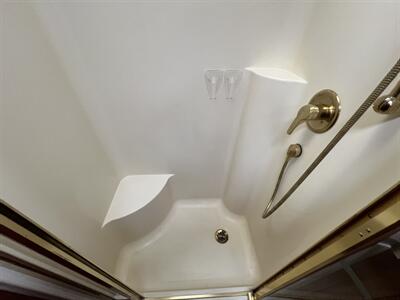 2005 Country Coach Allure 430 Alder Lake 400   - Photo 45 - Marana, AZ 85653