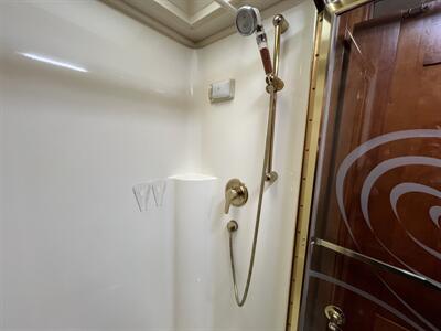 2005 Country Coach Allure 430 Alder Lake 400   - Photo 44 - Marana, AZ 85653