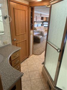 2005 Itasca Meridian 36G   - Photo 13 - Rillito, AZ 85654