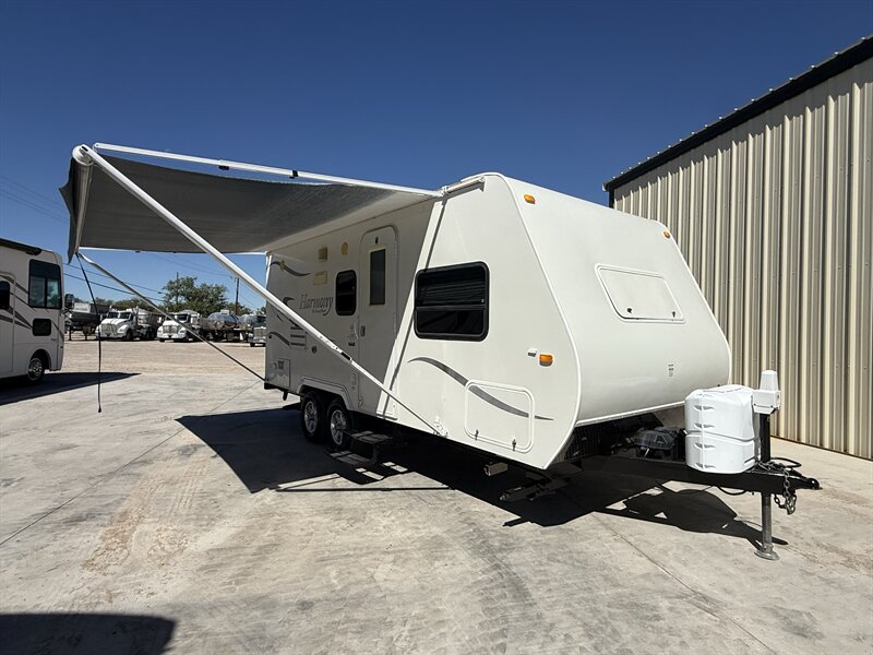 2011 Winnebago Harmony 21FBS  