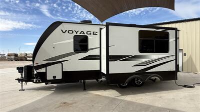 2022 Winnebago Voyage TT 2427RB   - Photo 9 - Rillito, AZ 85654