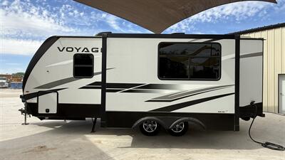 2022 Winnebago Voyage TT 2427RB   - Photo 8 - Rillito, AZ 85654
