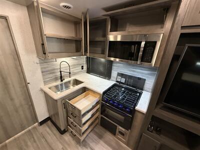 2022 Winnebago Voyage TT 2427RB   - Photo 44 - Rillito, AZ 85654