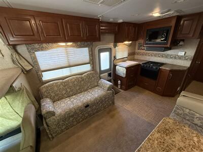 2009 Four Winds Four Winds 31F   - Photo 11 - Rillito, AZ 85654