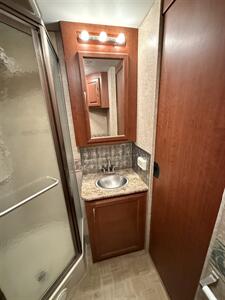 2009 Four Winds Four Winds 31F   - Photo 35 - Rillito, AZ 85654