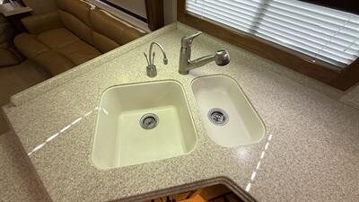 2005 MONACO DYNASTY PLATINUM IV - Photo 27 - Marana, AZ 85653