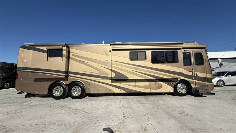 2005 MONACO DYNASTY PLATINUM IV  