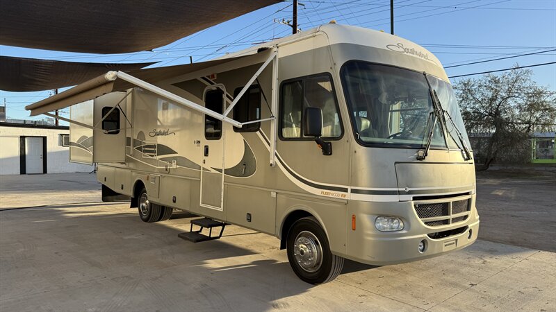 2004 Fleetwood Southwind 32VS   - Photo 1 - Rillito, AZ 85654