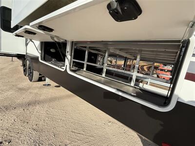 2022 Grand Design RV Solitude 390RK   - Photo 24 - Rillito, AZ 85654