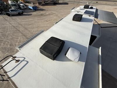 2022 Grand Design RV Solitude 390RK   - Photo 28 - Rillito, AZ 85654