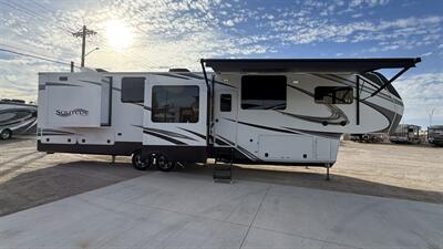 2022 Grand Design RV Solitude 390RK   - Photo 10 - Rillito, AZ 85654