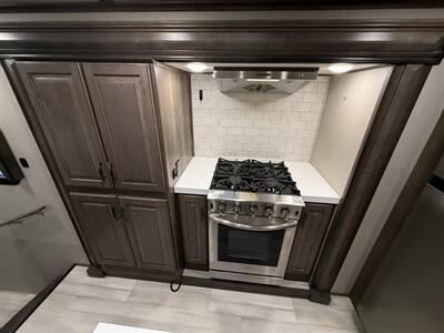 2022 Grand Design RV Solitude 390RK   - Photo 46 - Rillito, AZ 85654