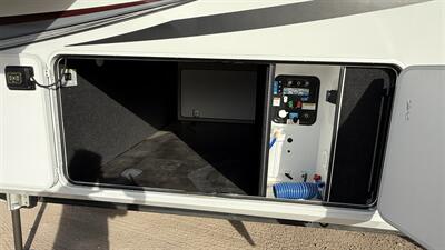 2022 Grand Design RV Solitude 390RK   - Photo 13 - Rillito, AZ 85654