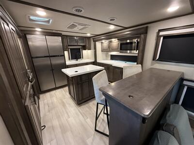 2022 Grand Design RV Solitude 390RK   - Photo 37 - Rillito, AZ 85654