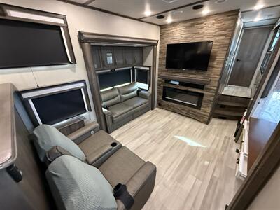 2022 Grand Design RV Solitude 390RK   - Photo 34 - Rillito, AZ 85654