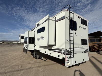 2022 Grand Design RV Solitude 390RK   - Photo 8 - Rillito, AZ 85654