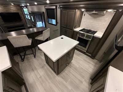 2022 Grand Design RV Solitude 390RK   - Photo 41 - Rillito, AZ 85654