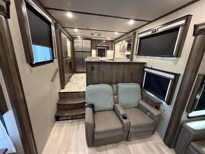 2022 Grand Design RV Solitude 390RK   - Photo 38 - Rillito, AZ 85654