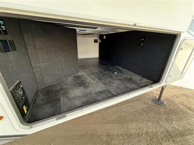 2022 Grand Design RV Solitude 390RK   - Photo 19 - Rillito, AZ 85654
