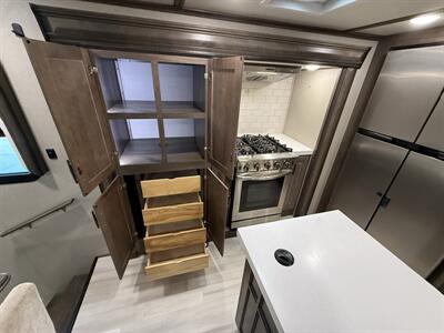 2022 Grand Design RV Solitude 390RK   - Photo 45 - Rillito, AZ 85654