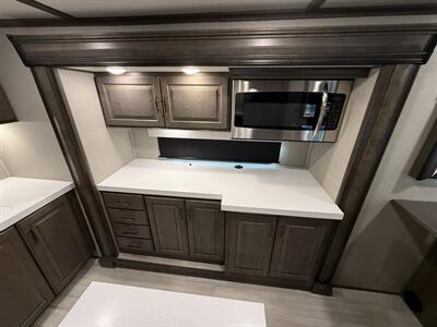 2022 Grand Design RV Solitude 390RK   - Photo 39 - Rillito, AZ 85654