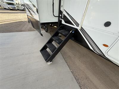2022 Grand Design RV Solitude 390RK   - Photo 18 - Rillito, AZ 85654