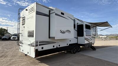 2022 Grand Design RV Solitude 390RK   - Photo 9 - Rillito, AZ 85654