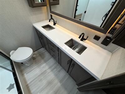 2022 Grand Design RV Solitude 390RK   - Photo 59 - Rillito, AZ 85654