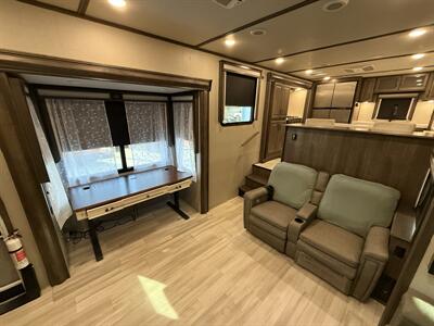 2022 Grand Design RV Solitude 390RK   - Photo 35 - Rillito, AZ 85654
