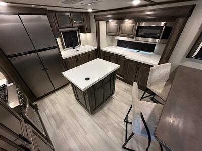 2022 Grand Design RV Solitude 390RK   - Photo 36 - Rillito, AZ 85654