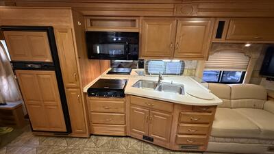2009 Fleetwood Bounder 38F   - Photo 41 - Marana, AZ 85653