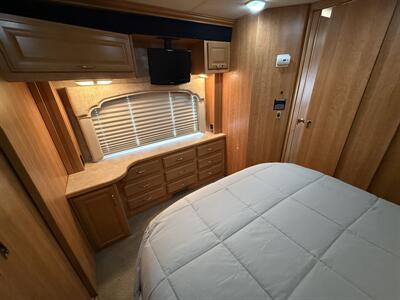 2009 Fleetwood Bounder 38F   - Photo 62 - Marana, AZ 85653