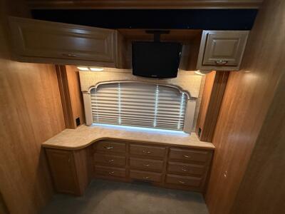 2009 Fleetwood Bounder 38F   - Photo 61 - Marana, AZ 85653