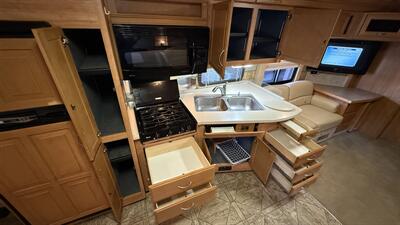 2009 Fleetwood Bounder 38F   - Photo 44 - Marana, AZ 85653
