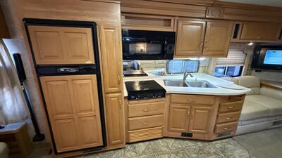 2009 Fleetwood Bounder 38F   - Photo 42 - Marana, AZ 85653