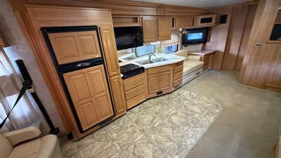 2009 Fleetwood Bounder 38F   - Photo 28 - Marana, AZ 85653