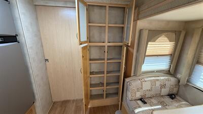 2006 Newmar Ventana 3330   - Photo 25 - Marana, AZ 85653