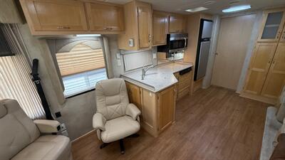 2006 Newmar Ventana 3330   - Photo 11 - Marana, AZ 85653
