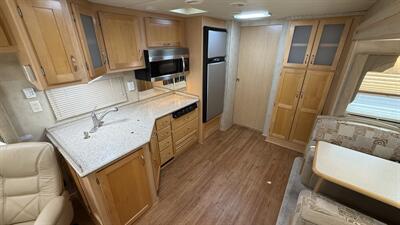 2006 Newmar Ventana 3330   - Photo 18 - Marana, AZ 85653