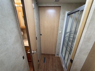 2006 Newmar Ventana 3330   - Photo 38 - Marana, AZ 85653