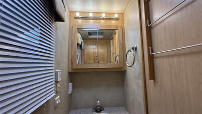 2006 Newmar Ventana 3330   - Photo 34 - Marana, AZ 85653