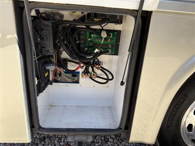 2006 Newmar Ventana 3330   - Photo 82 - Marana, AZ 85653